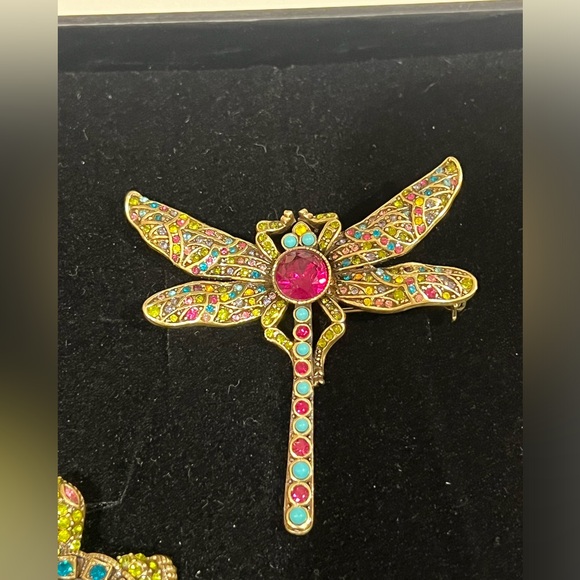 New Heidi Daus Collectors Edition Crystal Pins Turtle, Frog, DragonFly Vol 1. - Picture 4 of 6